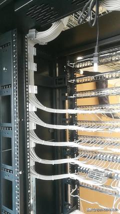 弱電工程機(jī)柜施工理線 哪個(gè)方案最佳？